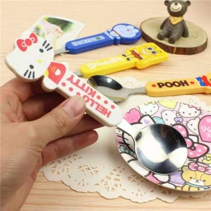 {READY STOCK} Cartoon Spoon Hello Kitty/Doraemon/Winnie The Pooh Spoon 卡通朔料柄儿童防烫不锈钢汤匙 Alat Makanan