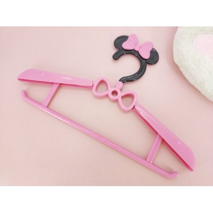 Mickey/Minnie/Hello Kitty/Winnie The Pooh Cartoon Baby Kids Plastic Clothes Hanger 儿童卡通裤架小孩宝宝塑料实心晾衣架裙成人可用 Mickey/Minnie/Hello Kitty/Winnie The Pooh Cartoon Baby Kids Plastic Clothes Hanger 儿童卡通裤架小孩宝宝塑料实心晾衣架裙成人可用